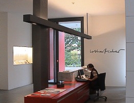 Lothar Fischer Museum, Neumarkt. Theke.