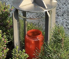 Grableuchte aus Edelstahl 1.4301, K240 Deckel mit Kreuz.