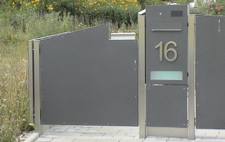 Gartentürchen aus Edelstahlrahmen mit ALU-Blechbeplankung pulverbeschichtet nach RAL-Standart, Edelstahlgriff.