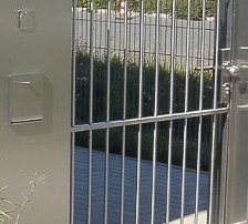 Edelstahlgartentürchen aus 1.4301, K240 mit senkrechten Stäben d=12 mm.